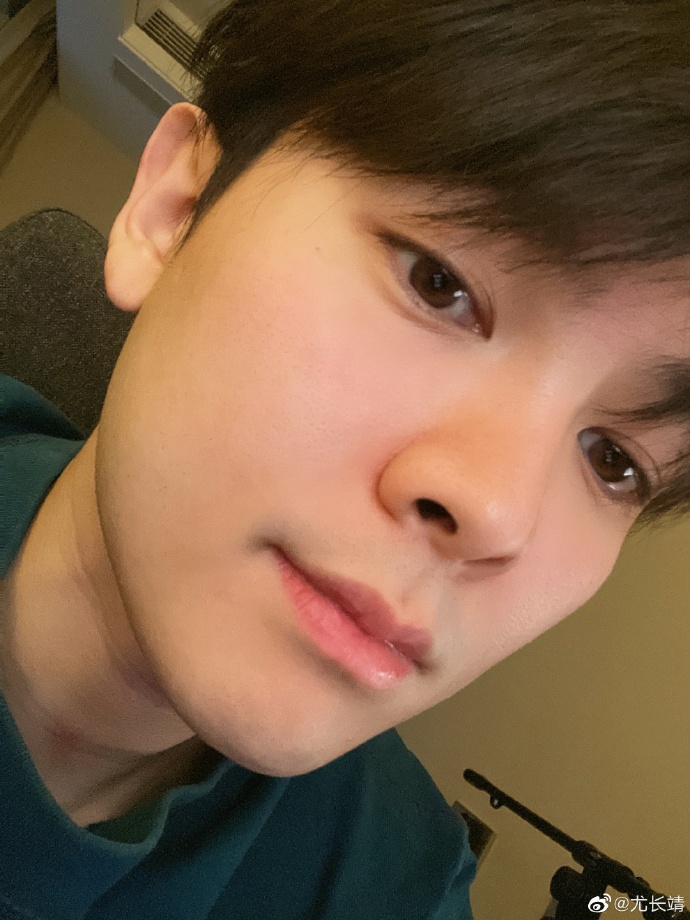 组图：《偶像练习生》决赛四周年陈立农黄明昊林彦俊等发文纪念