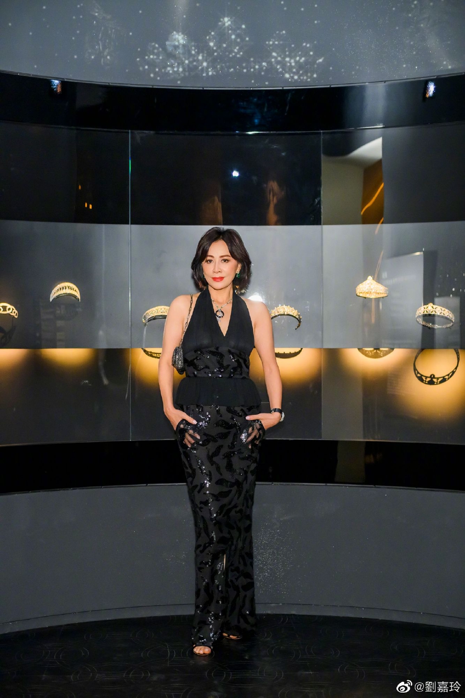 组图:刘嘉玲穿黑色亮片长裙出席活动 与杨紫琼林青霞合影气质好_高清