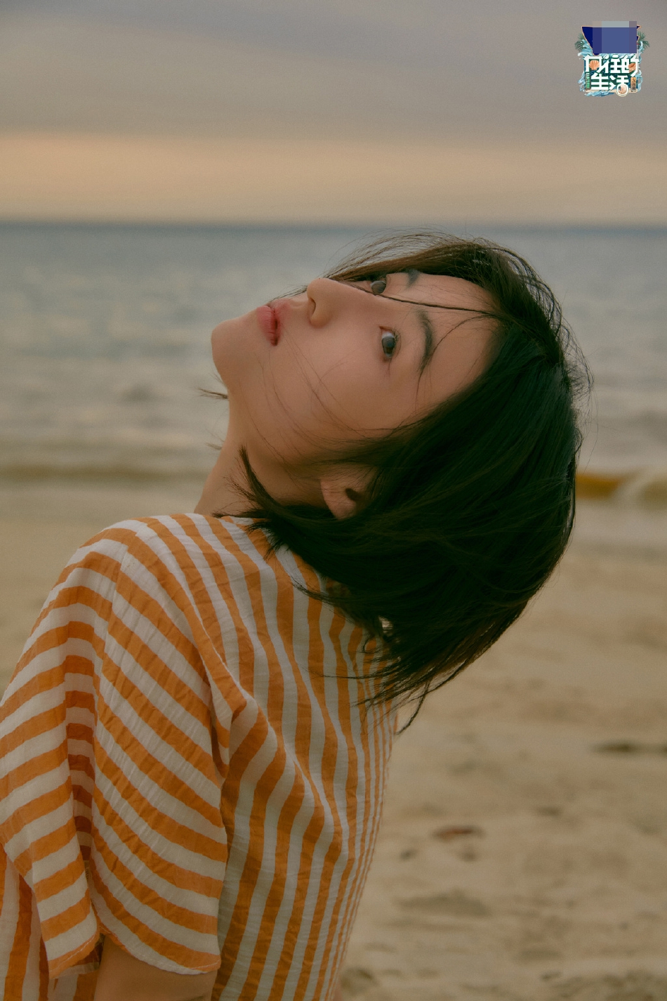 组图：张子枫向往的生活海边日落写真海风吹拂发梢率性又活力第4张图片