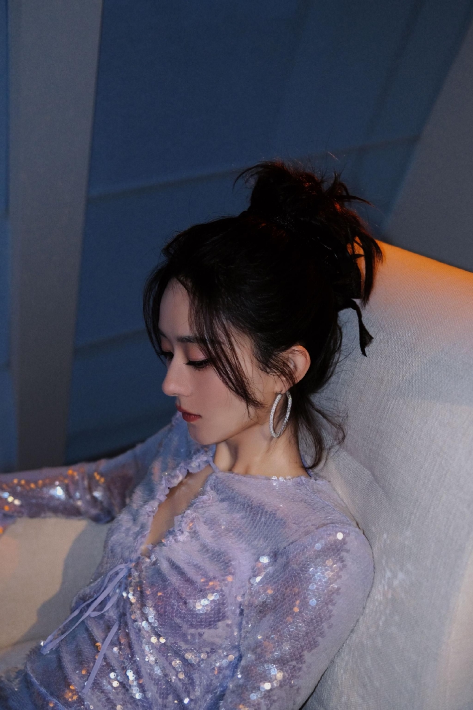 赵丽颖化身摩登女郎气场全开 穿紫色镂空短裙夺目迷人_影视资讯网明星