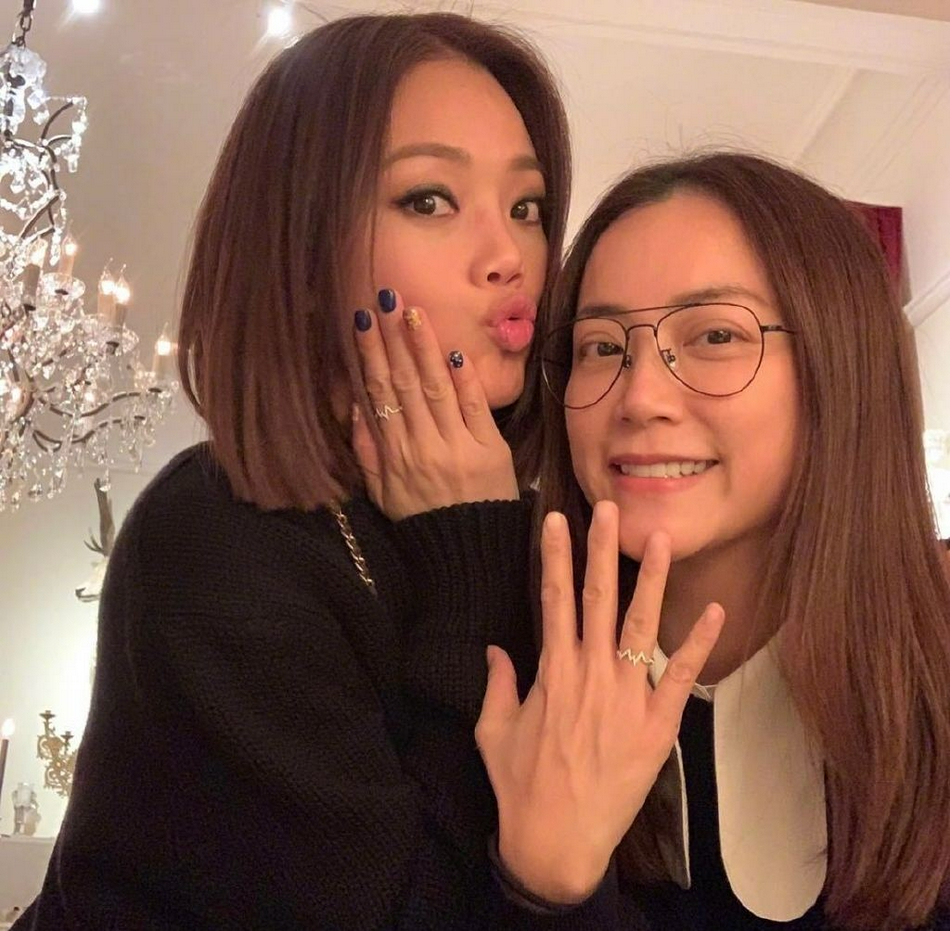 组图霍汶希卡点庆祝容祖儿出道22周年晒两人多张合影姐妹情深