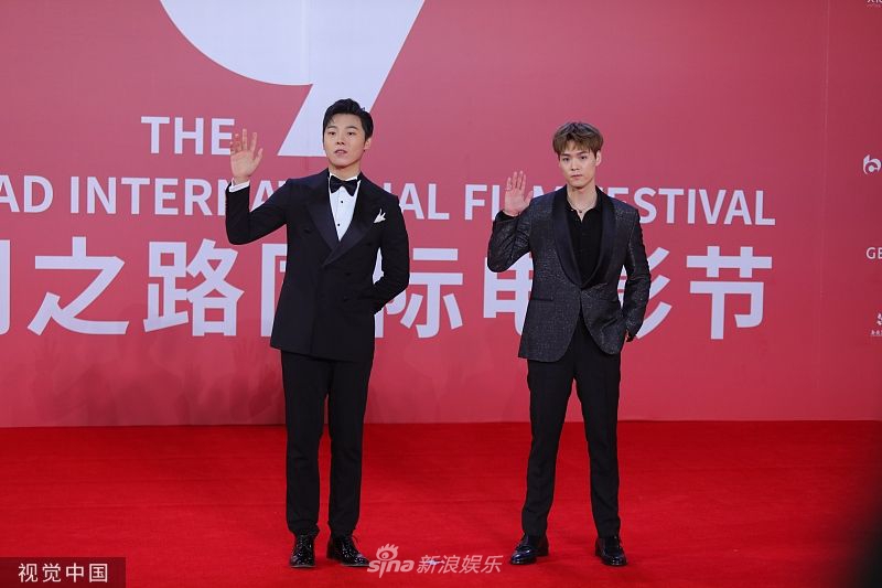 组图:第九届丝路电影节闭幕红毯 吴京黄景瑜黄圣依林允等亮相