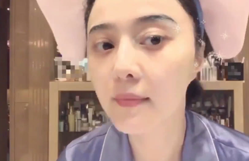 组图:范冰冰戴大象耳朵化妆 避谈分手状态轻松自如