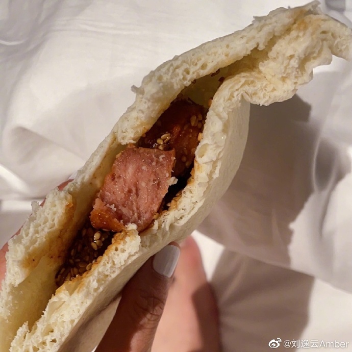 組圖：Amber分享點外賣經歷 因被圖片迷惑肉夾饃點成了白饃