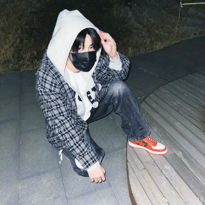 组图：《偶像练习生》决赛四周年陈立农黄明昊林彦俊等发文纪念