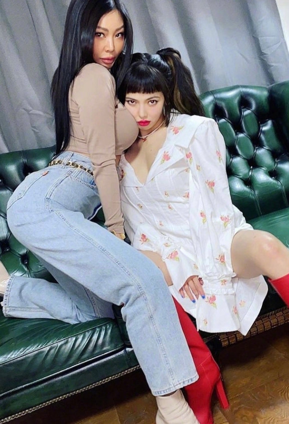 組圖：泫雅Jessi同框合影曝光 兩人對鏡凹造型秀好身材