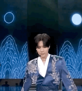 组图：2020MAMA颁奖礼 宋仲基久违露面黑西装帅气王嘉尔金发吸睛