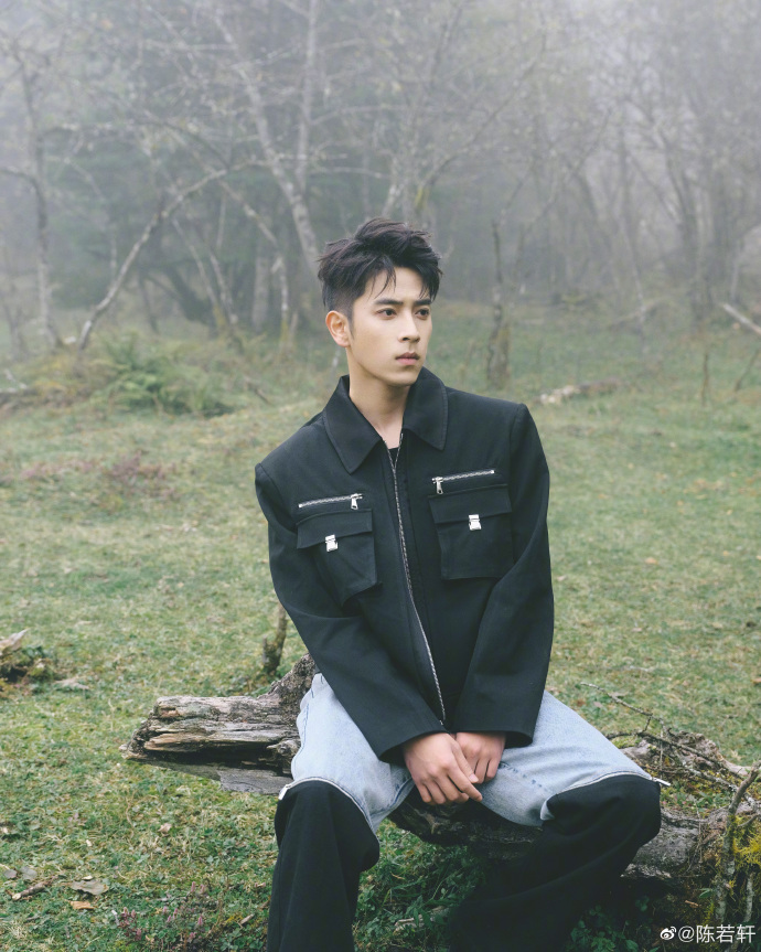 组图:陈若轩山野林间写真大片释出 造型随性干练眼神澄澈_高清图集