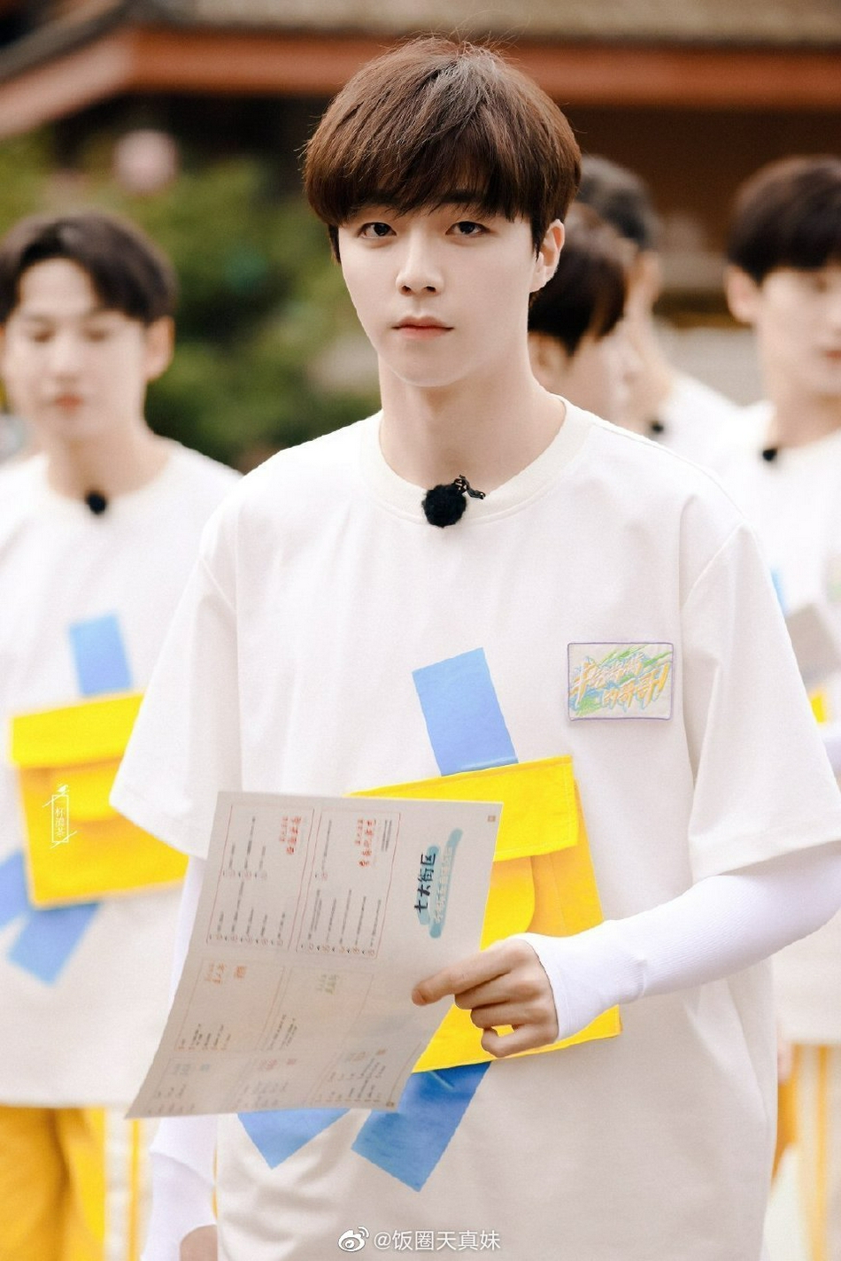 组图:陈立农综艺化易容妆变化大 锅盖头 络腮胡完全认不出