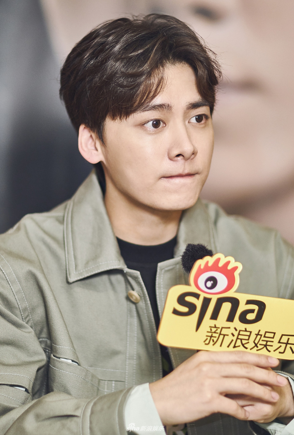 组图李易峰夹克装阳光嘟嘴超萌让粉丝夸我帅不要说我傻