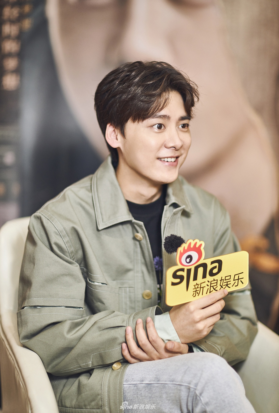 组图:李易峰夹克装阳光嘟嘴超萌 让粉丝"夸我帅不要说我傻"_高清图集