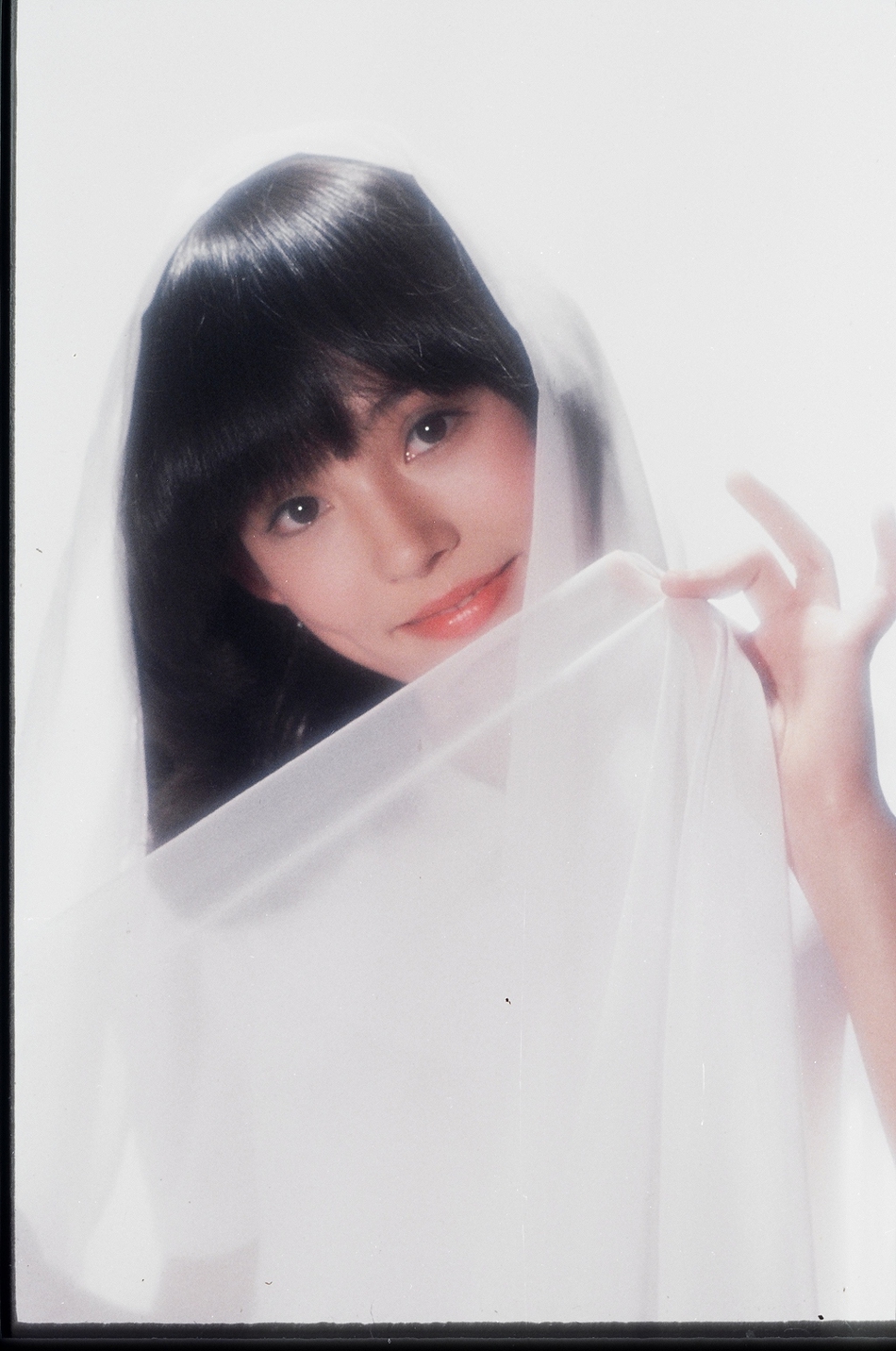 组图:55岁"小龙女"翁静晶改嫁赌王堂侄后又嫁女 曾被称奇女子