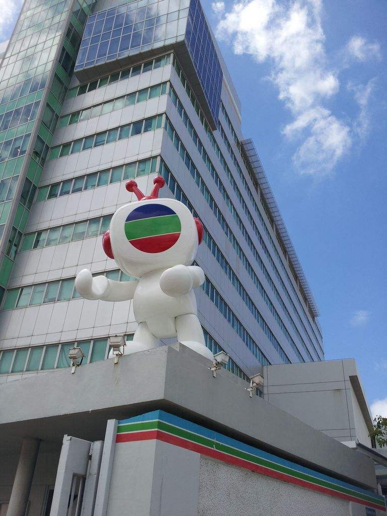 1/ 11新浪娱乐讯  香港无线电视台吉祥物tvbuddy被安置于将军澳电视