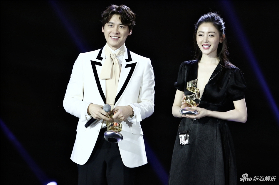 2017微博电影之夜现场 李易峰张天爱获封最受期待银幕男神女神