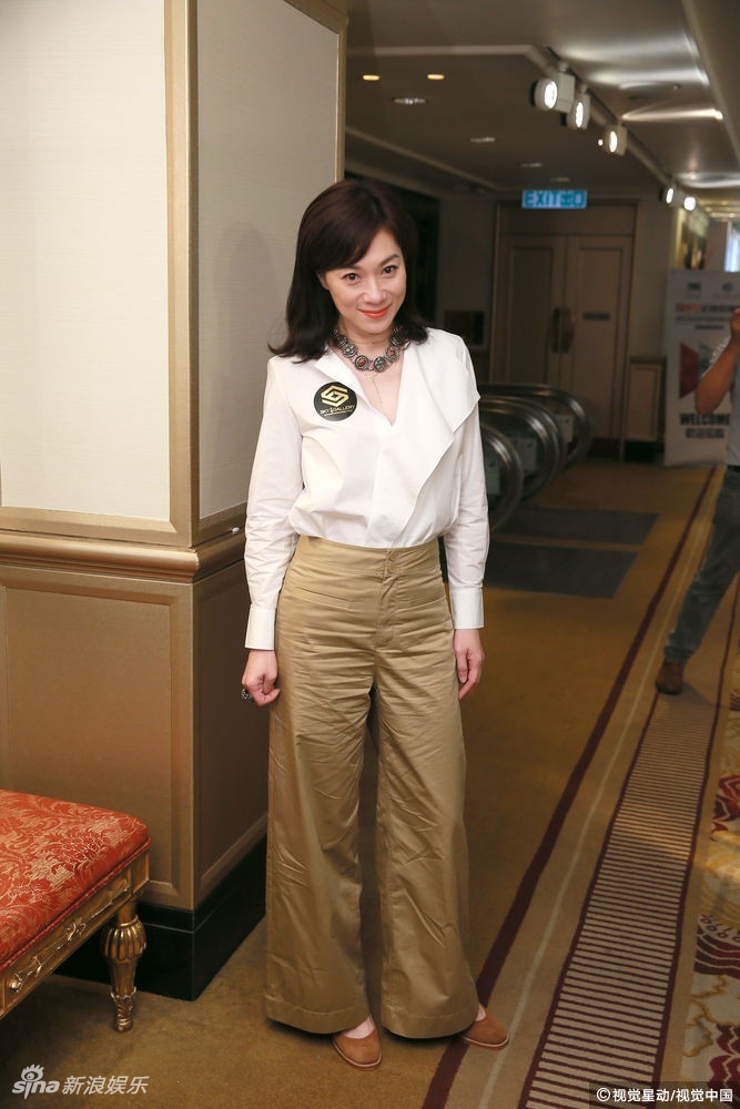 组图:47岁张可颐肤白貌美似少女 被赞冻龄称不抗拒整容