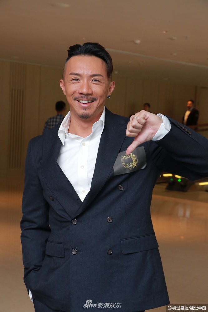 组图:张继聪撞车幸无大碍 爱妻谢安琪暂不复出乐坛