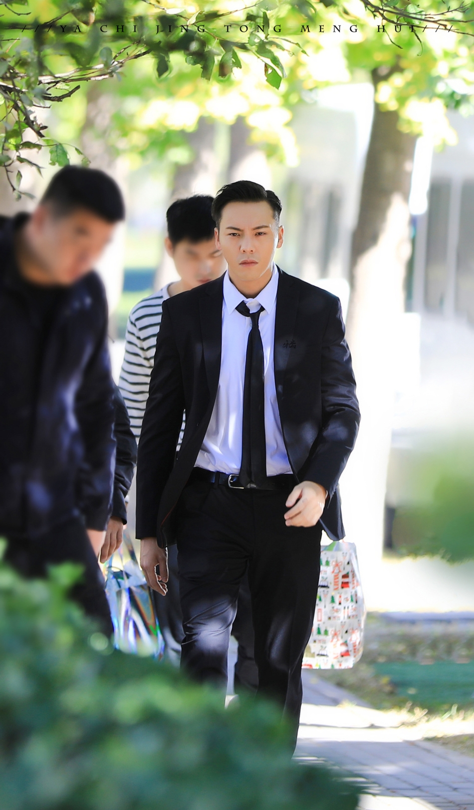 陈伟霆《橙红年代》路透照荷尔蒙爆棚_高清图集_新浪网