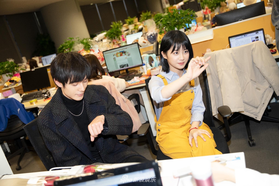 组图:阿桐慕cp好甜!张超李婷婷到访新浪 超萌身高差发糖不手软