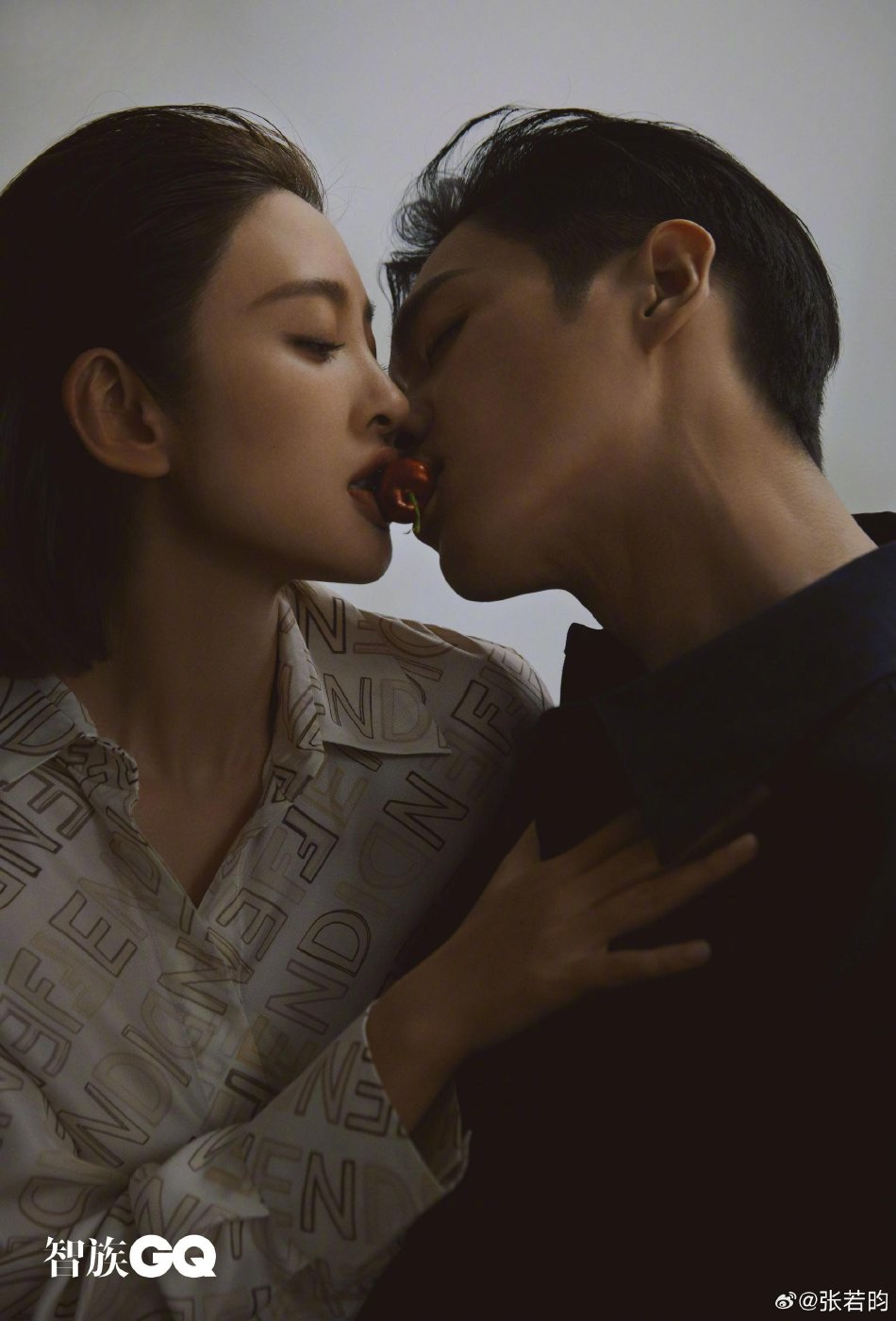张若昀唐艺昕合体大片曝光 樱桃吻性张力满满-易天影视公司-服务项目