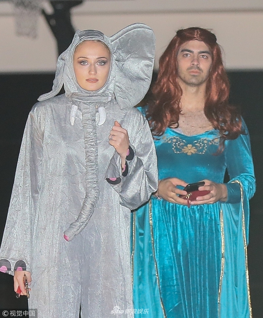 组图:"三傻"苏菲特纳cos大象呆萌可爱 男友反串公主牵手护驾_高清图集