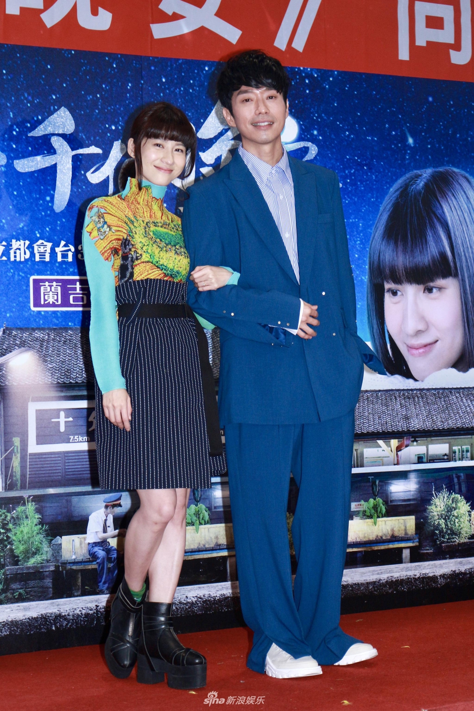 组图:张栋梁亮相新剧发布会 暖心举动被连俞涵盛赞