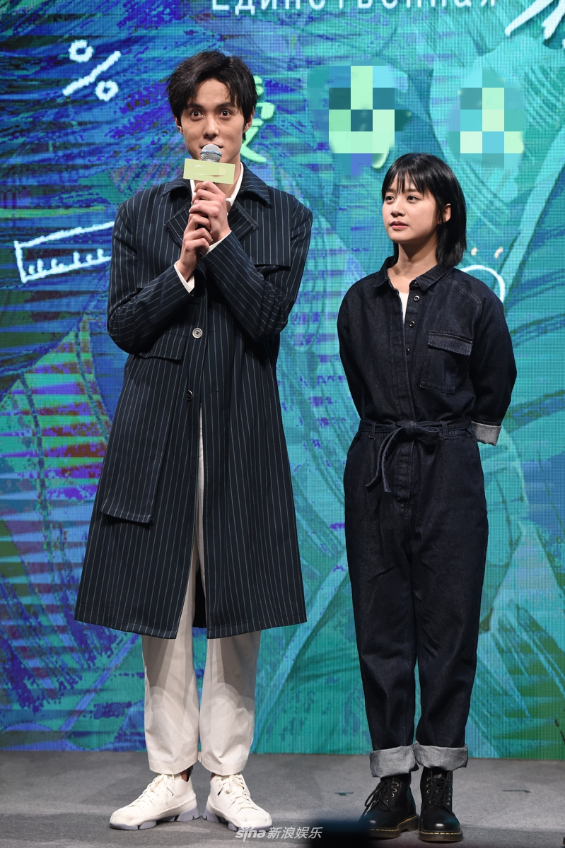 组图:《独家记忆》见面会张超李婷婷默契弹唱 从剧里甜到剧外