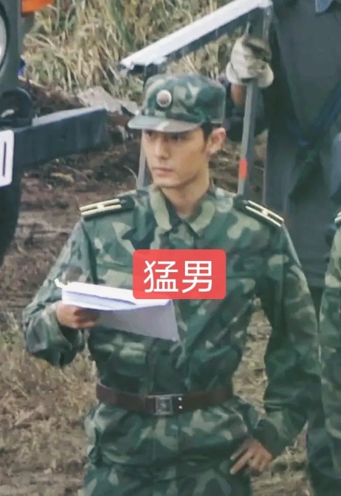 组图肖战王牌部队路透曝光穿迷彩服过肩摔动作娴熟