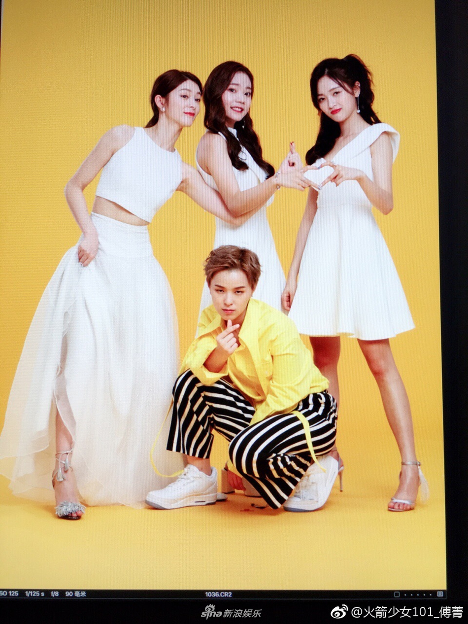 新浪娱乐讯 8月10日,火箭少女101的成员傅菁在微博上晒出一组昔日火箭