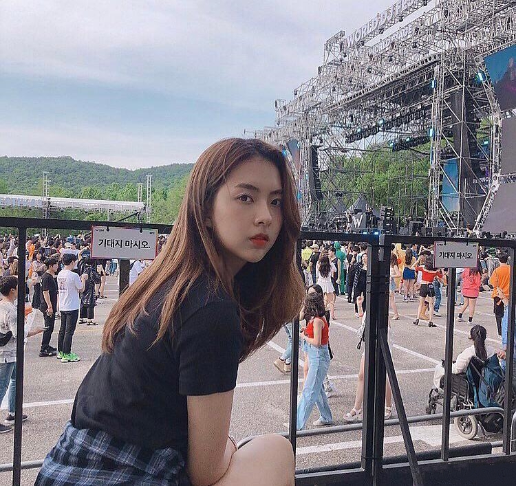 組圖：女子曬與TOP崔勝鉉合照後秒刪 被扒出有超多同款疑戀愛