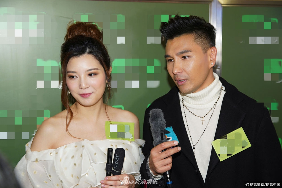 组图:陈展鹏携小13岁娇妻合体出席活动 预告将公布宝宝性别