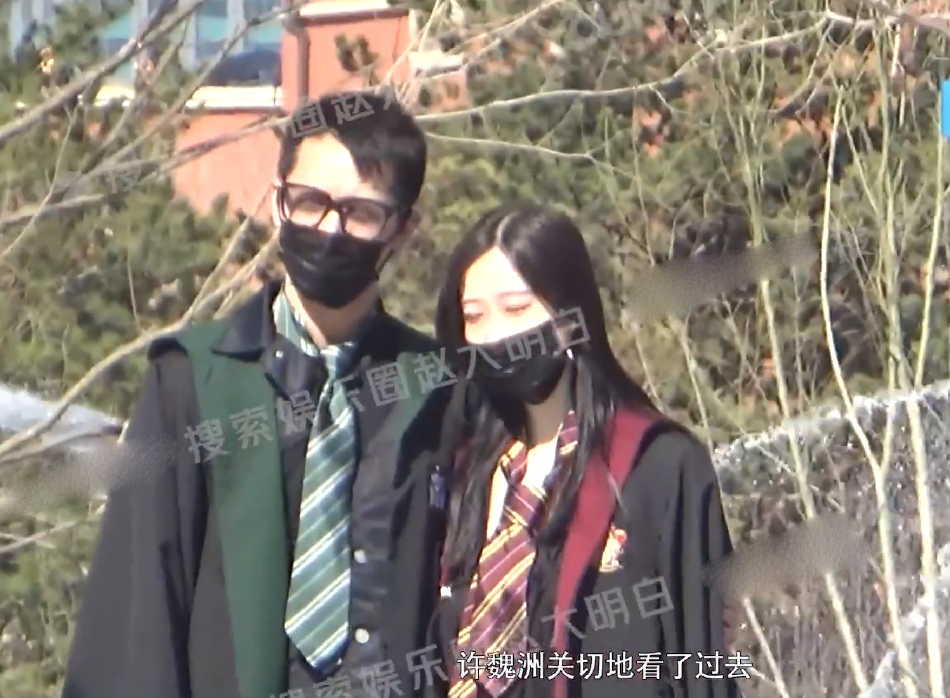 组图：许魏洲带新婚妻子与友人逛环球影城揽肩合影甜蜜满分