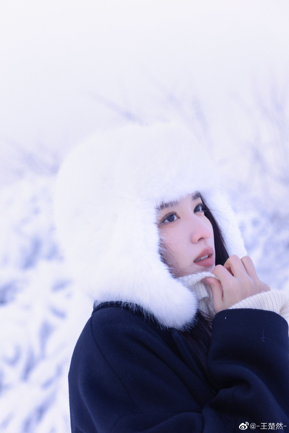 组图：王楚然晒冬日雪景六宫格照 白色绒帽冬日氛围感十足