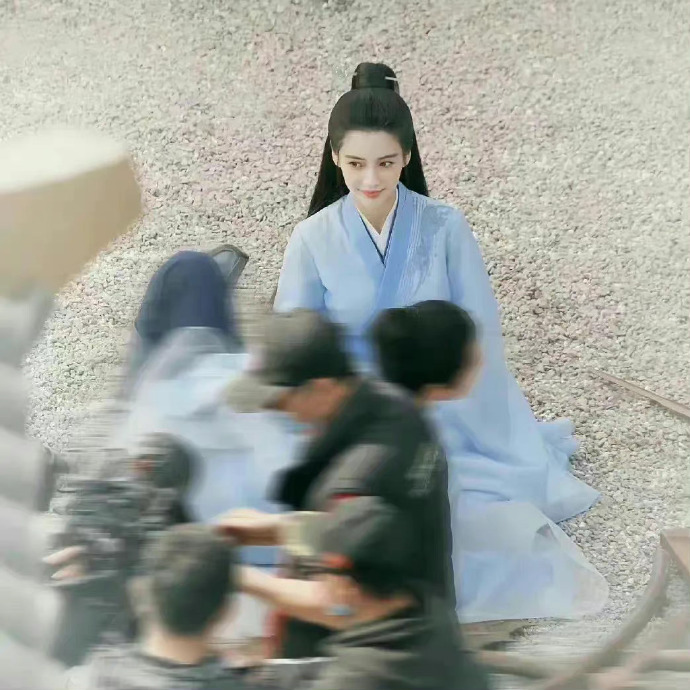 组图：angelababy《尘缘》路透曝光 一袭蓝衣仙气飘飘