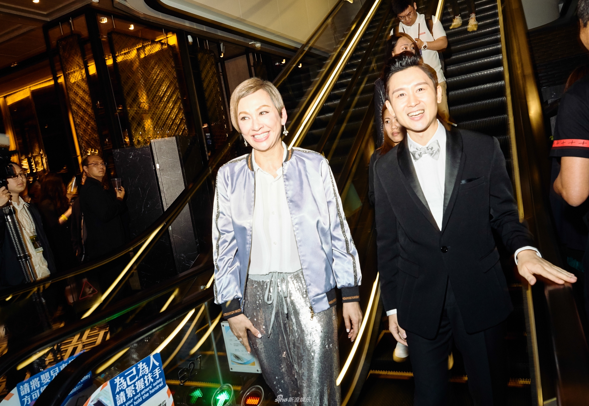 组图:金像奖庆功众生相 古天乐帅气绅士田壮壮拥抱许鞍华_高清图集