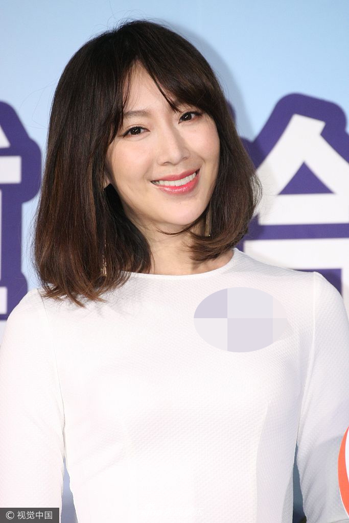 组图:隋棠剪短发满屏少女感 白裙秀婀娜身材