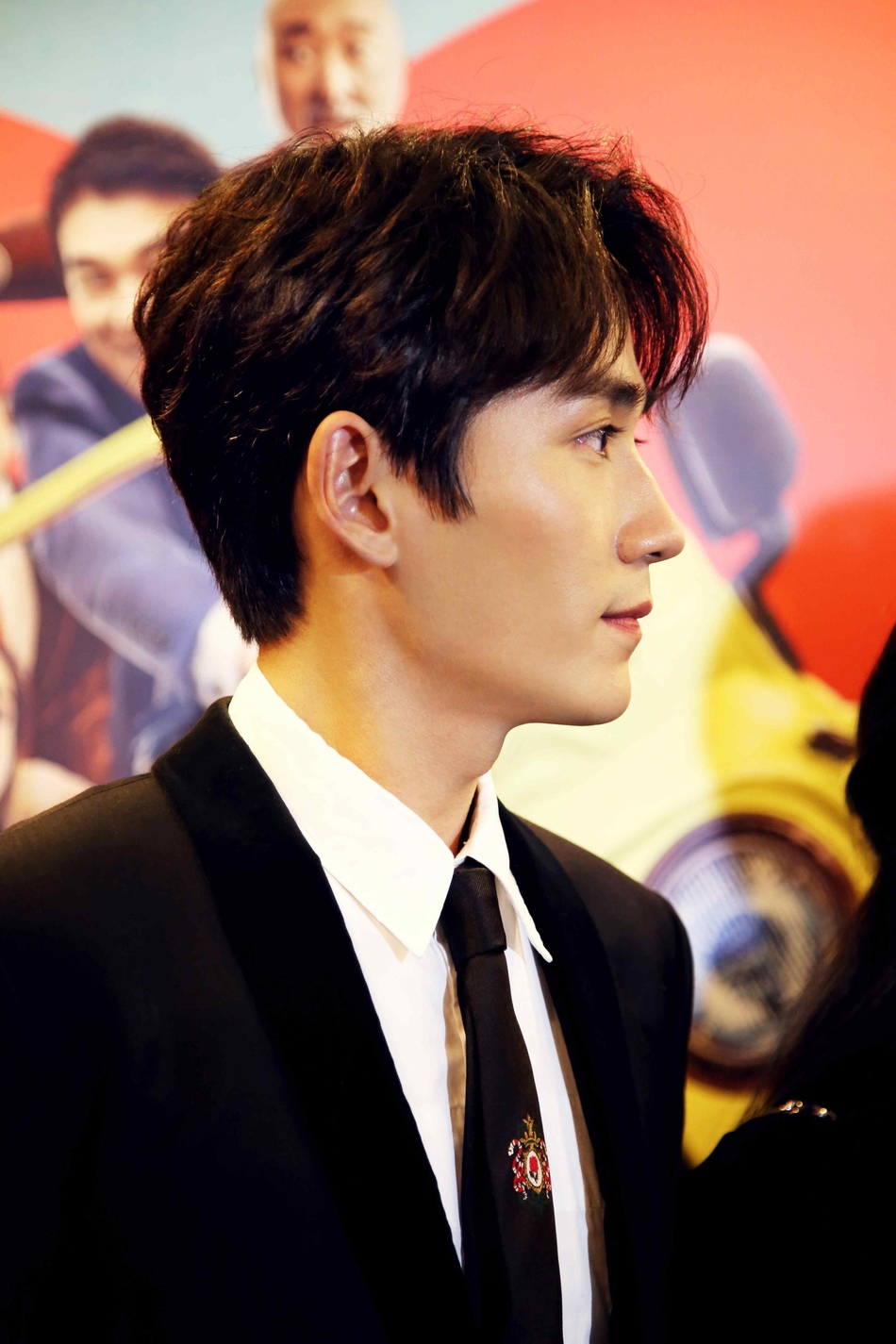 朱一龙胡杨的夏天首映朱时茂现场认亲