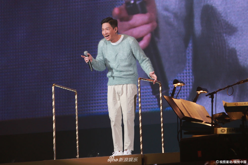 组图:胡枫开演唱会张家辉站台 张学友隔空助阵"云"同框_高清图集_新浪