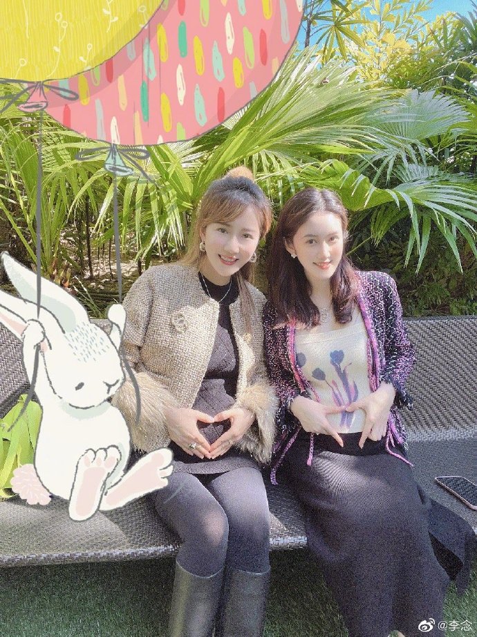 人物关注-""-张歆艺晒儿子旅行照，，，，，6岁四坨暴晒黑成炭，，，，，袁弘玩笑称弃子保母_照片_泳衣_身高