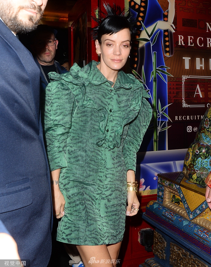 23 1 / 4 新浪娱乐讯 当地时间2021年7月29日,伦敦,莉莉·艾伦(lily