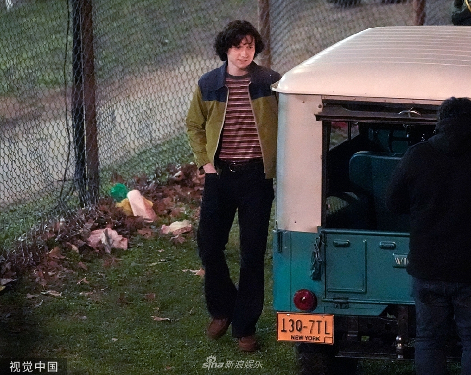 组图：汤姆-霍兰德新电影路透穿夹克拆裤兜帅气十足第1张图片