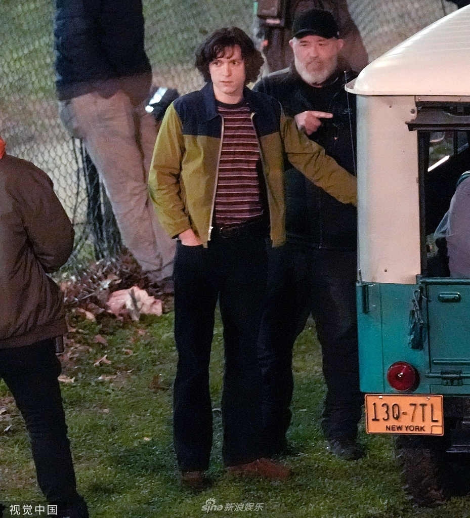 组图：汤姆-霍兰德新电影路透穿夹克拆裤兜帅气十足第2张图片