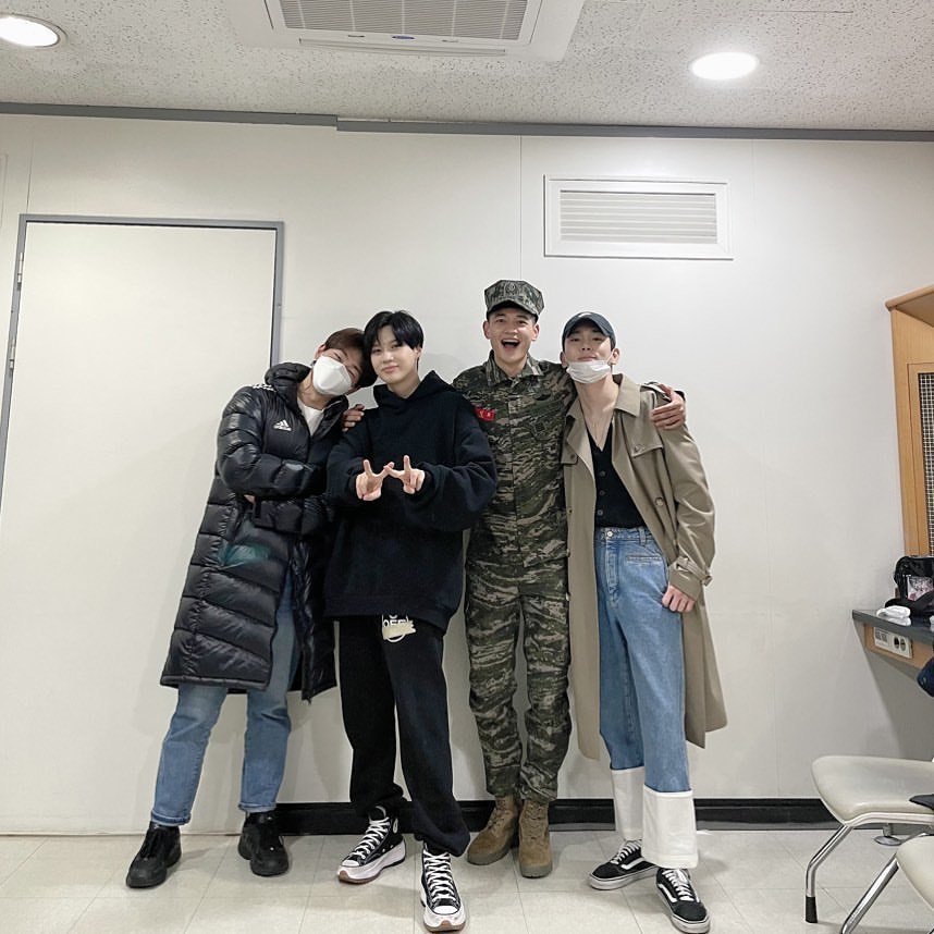 組圖：金起範曬SHINee合體照 珉豪衣服未換趕來為泰民舞臺應援