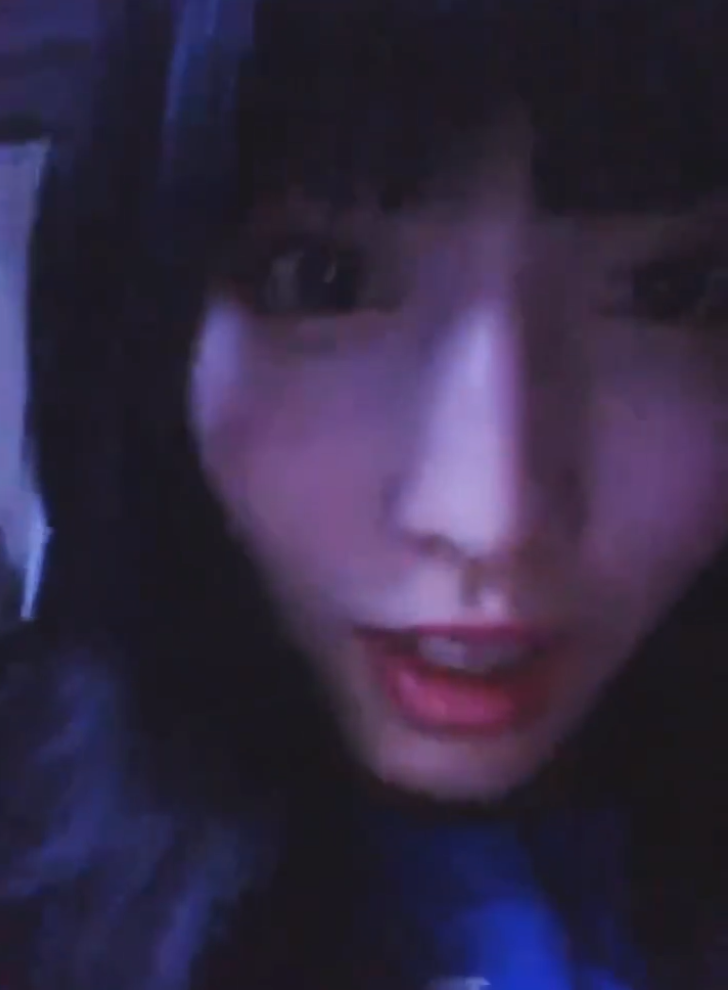 组图：好可爱！TWICE成员MOMO看到粉丝说要和自己结婚这样回应