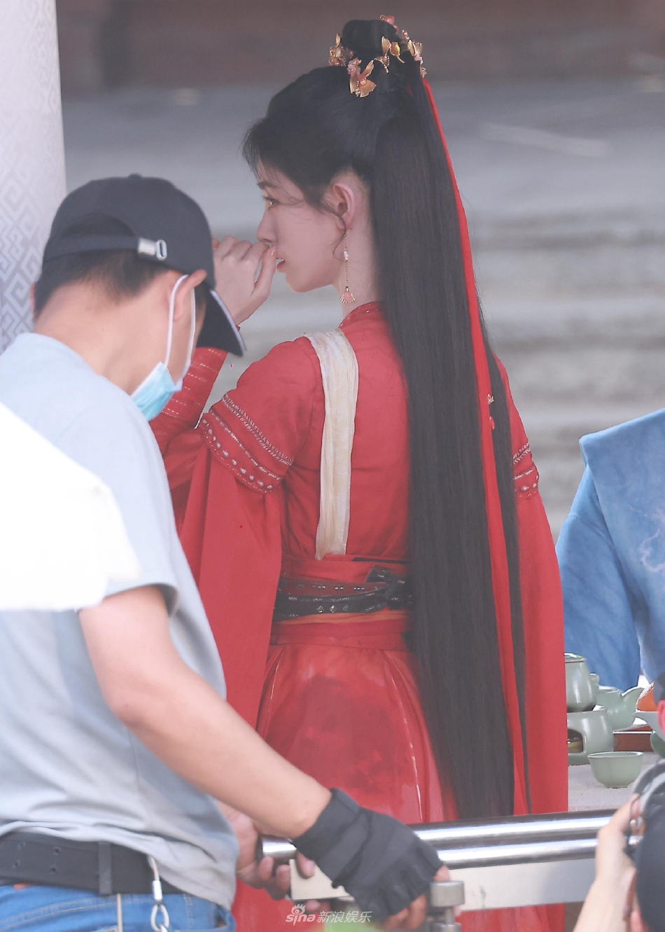 组图：《仙剑奇侠传4》横店开拍鞠婧祎冒高温拍摄疑似流鼻血