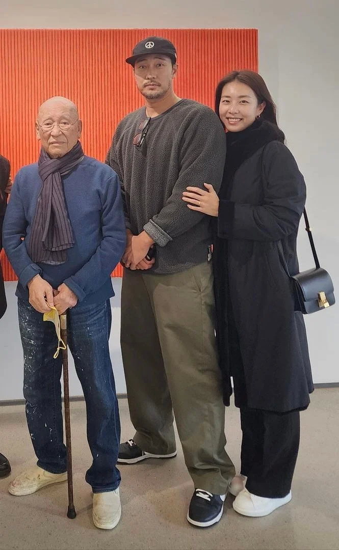 組圖：蘇志燮趙恩靜婚後首張合照曝光 一同參加畫展低調幸福
