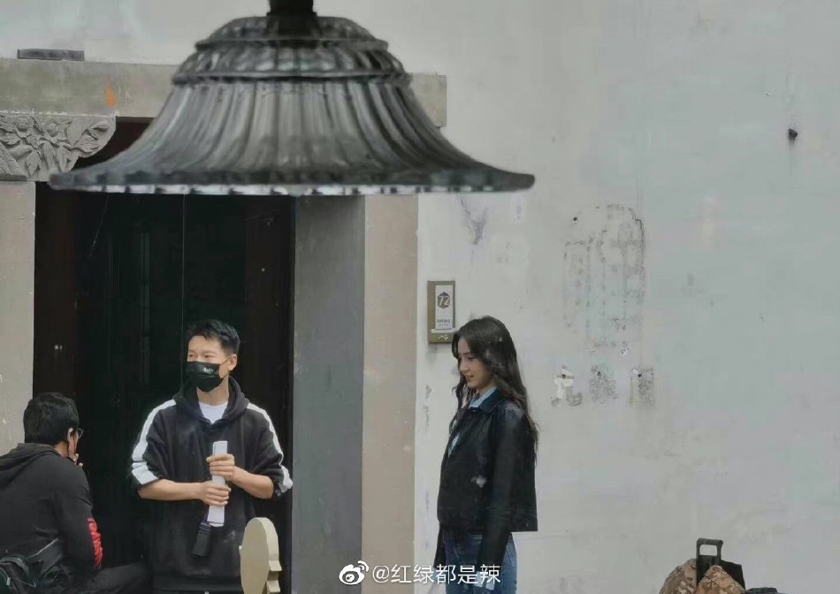 组图：画面养眼！Angelababy姜潮《暮色心约》同框路透曝光第2张图片