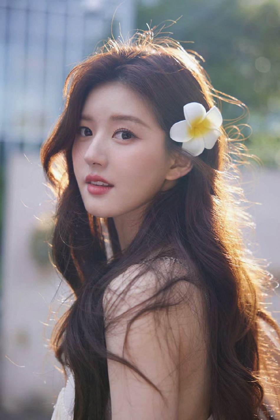 赵露思七夕库存美照氛围感十足 头戴鸡蛋花笑容温柔甜美_影视资讯网