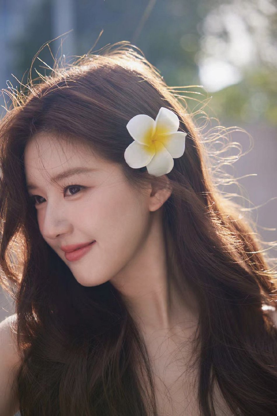 赵露思七夕库存美照氛围感十足 头戴鸡蛋花笑容温柔甜美_影视资讯网