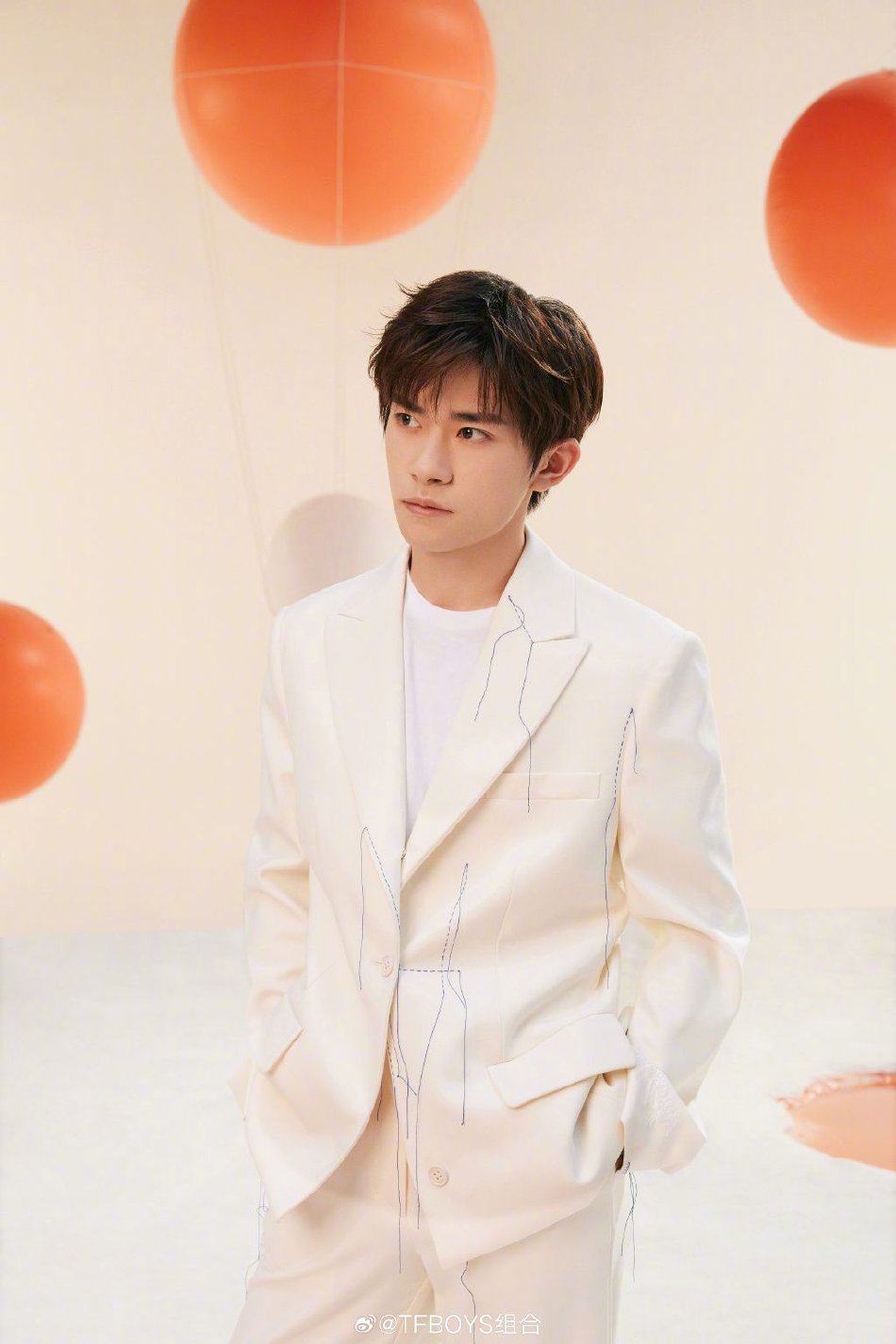 组图:tfboys十周年演唱会倒计时 官博发布三人橙色系写真大片