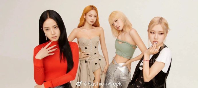 组图：BLACKPINK全员合体登封面 四人同框时尚表现力强